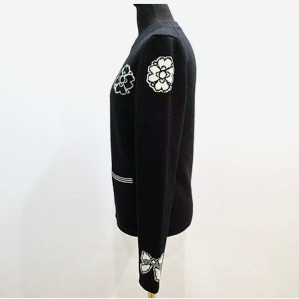 SOLD Chanel Cashmere Sweater. - Picture 3 of 7